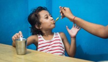 बालबालिकाको खाना खाने सकारात्मक बानीको विकास गर्न अभिभावकले ध्यान दिनुपर्ने १० कुरा